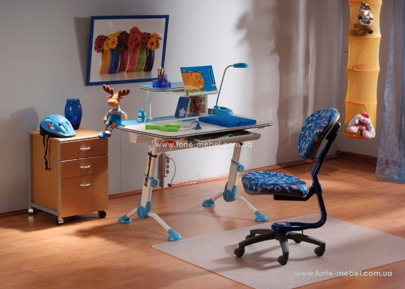 Выбираем стол и стул для письменного стола в комнате школьника